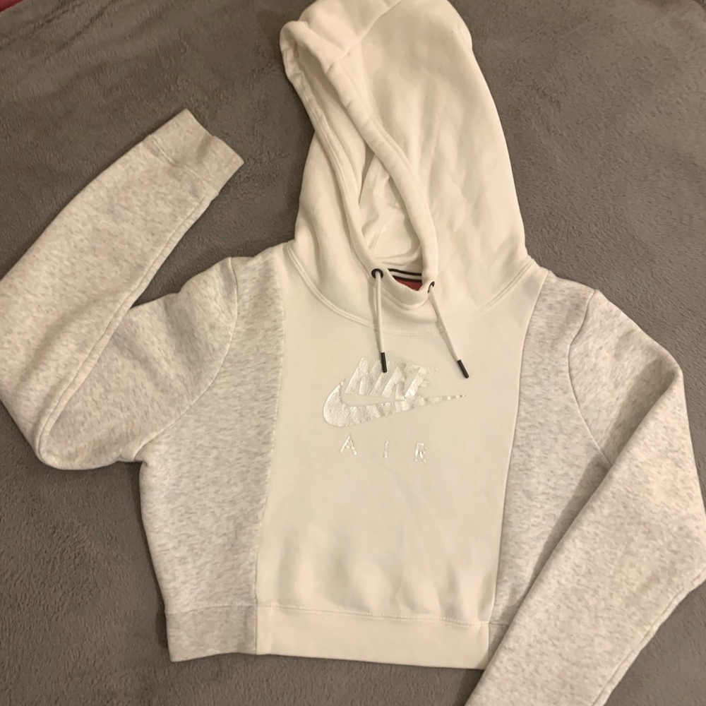 Brand new never worn Nike cropped hoodie size small